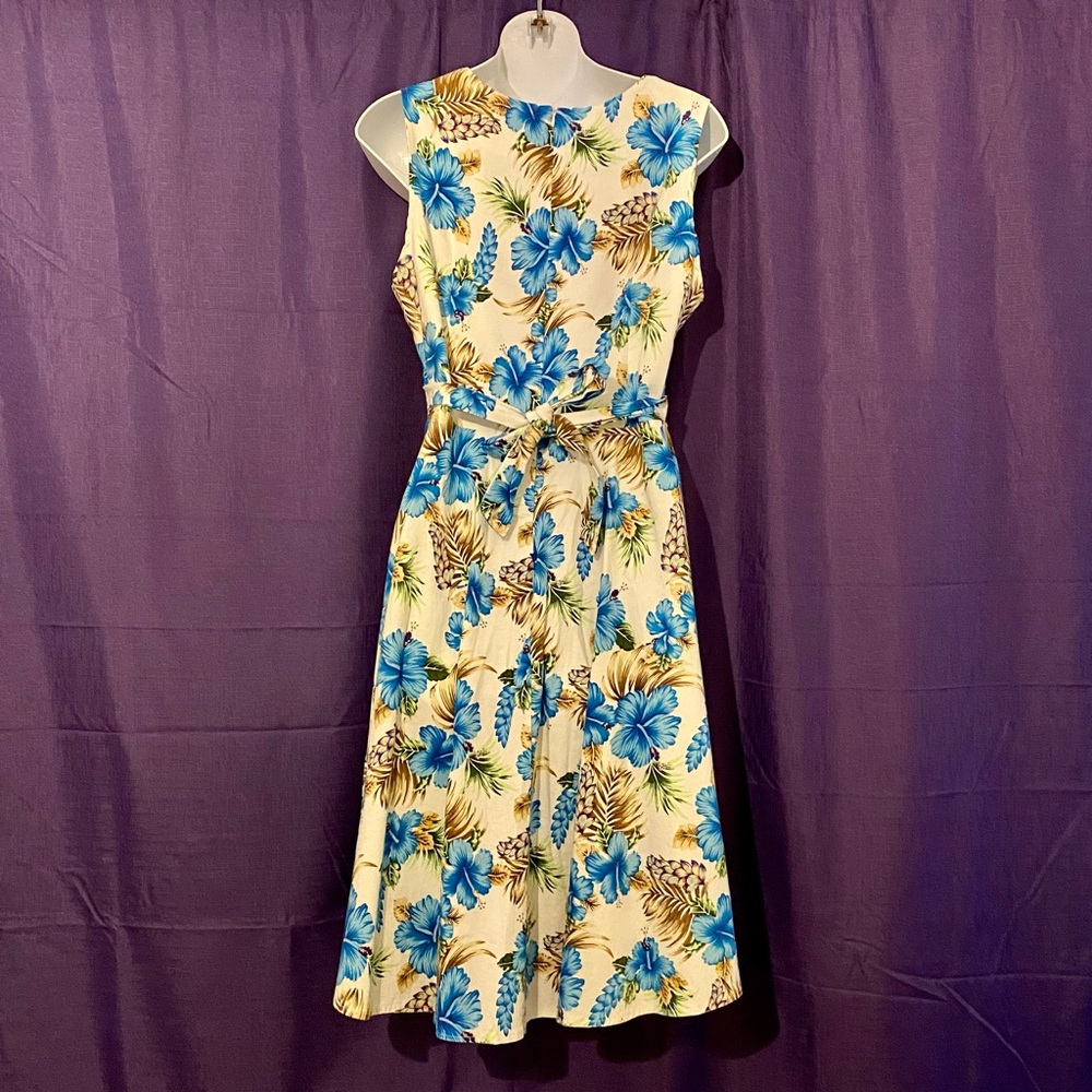 Pinup style tiki dress - Picture 2 of 2